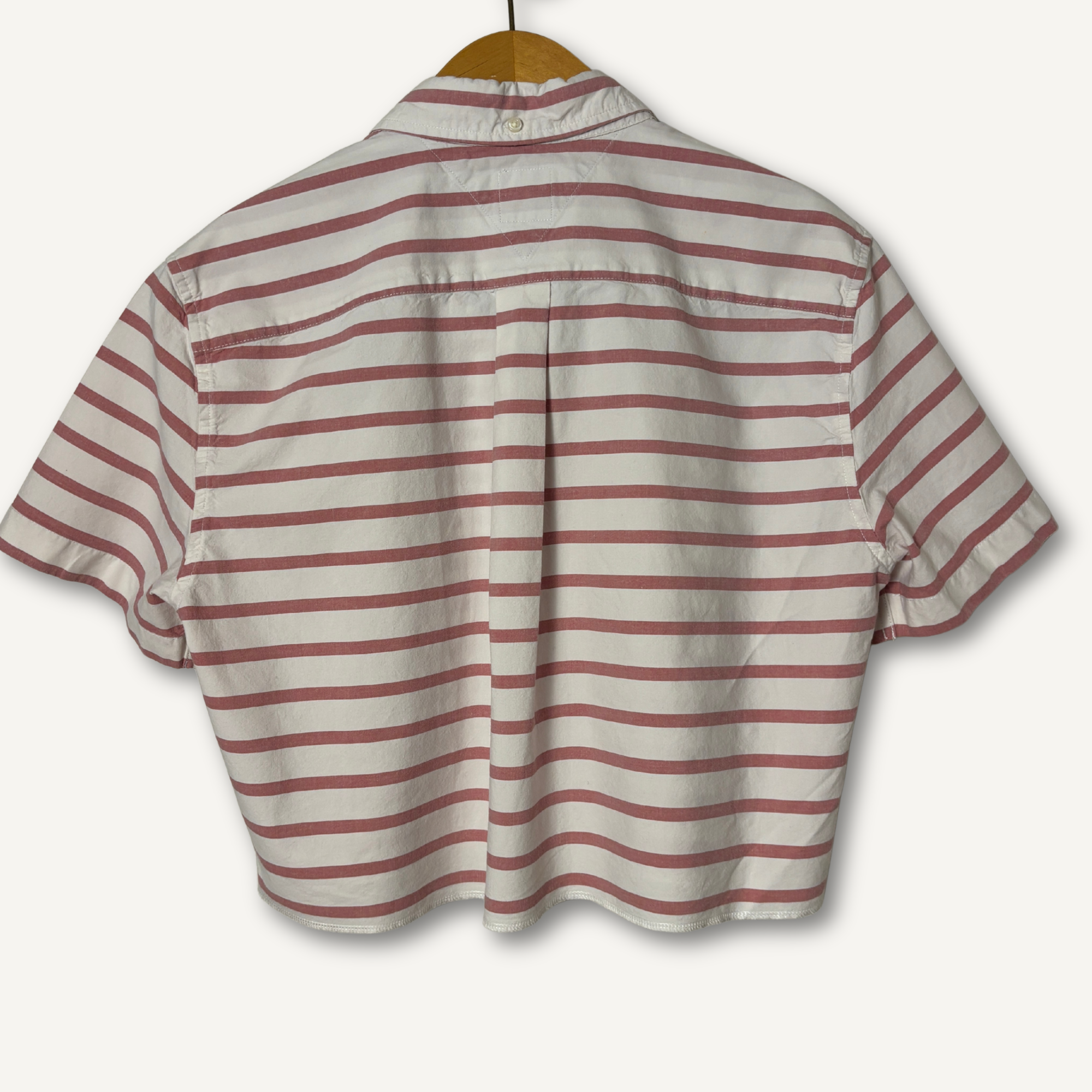 UW Badgers Cropped Short Sleeve Shirt— Size M
